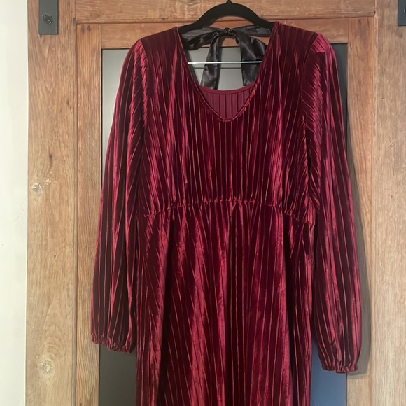 5/$25 Velvety Ribbed Dress with bow tie in the back. Maternity. - Picture 4 of 10